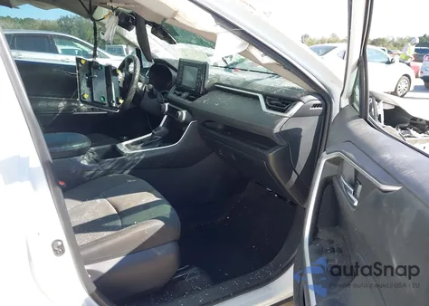 2022 Toyota Rav4 Xle z USA, uszkodzony, nr VIN 2T3W1RFV6NW226366